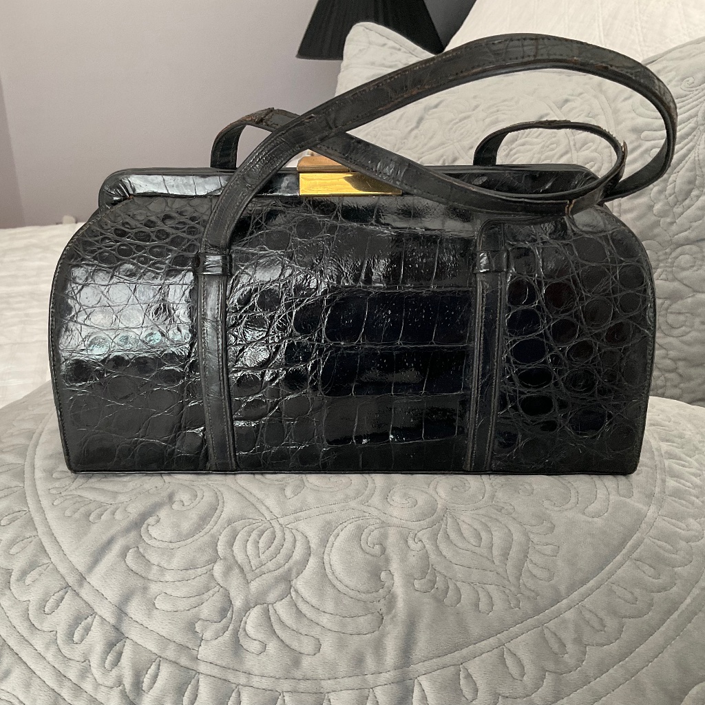 Beautiful Vintage Purse By Bellestone